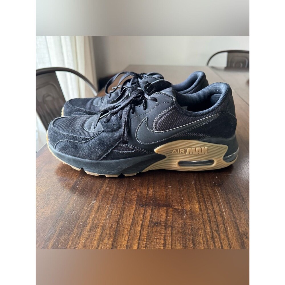 Nike Air Max Excee Men's Size 10 Black Gum Suede Sneakers